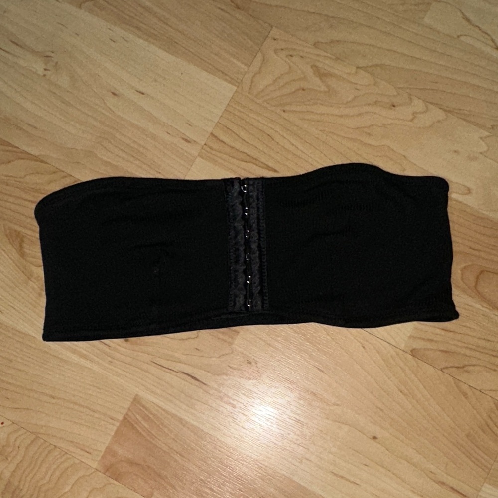 Elegant Black Strapless Bandeau